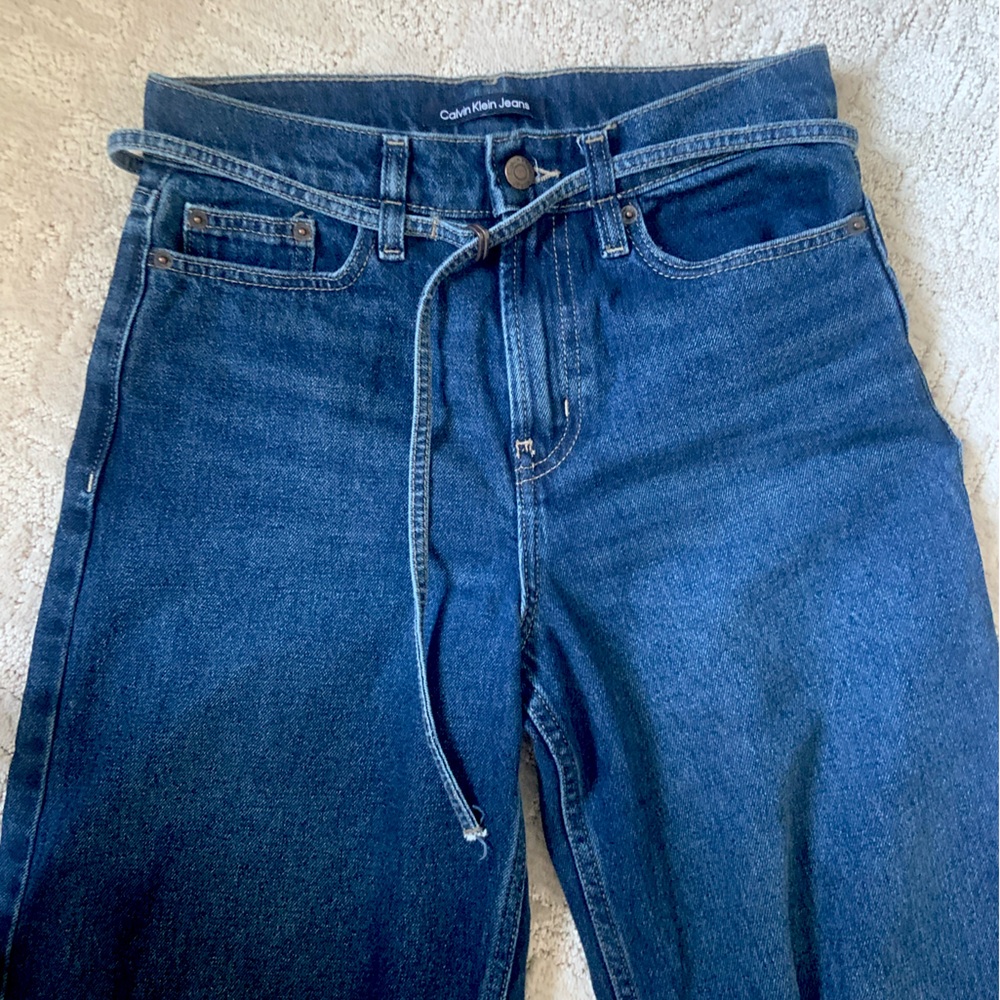 Size 26/size 2 Calvin Klein 
Barely worn 
Jeans right above ankle